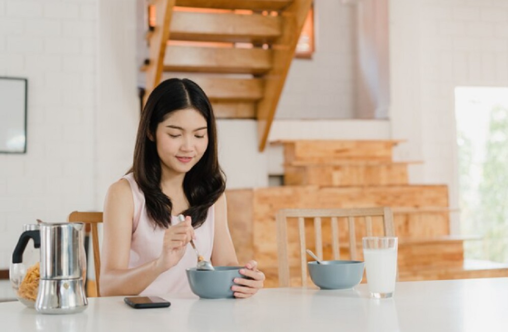 6 Kebiasaan Pagi yang Mendetoksifikasi Pikiran dan Menjaga Kesehatan Mental