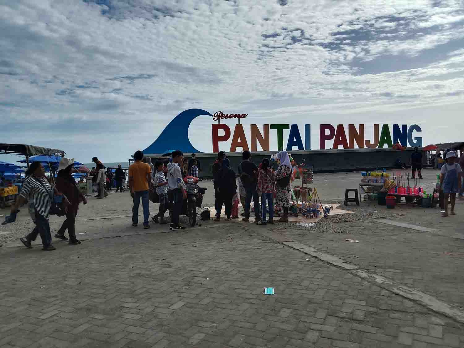 Dilarang Pungut Retribusi di Pantai Panjang