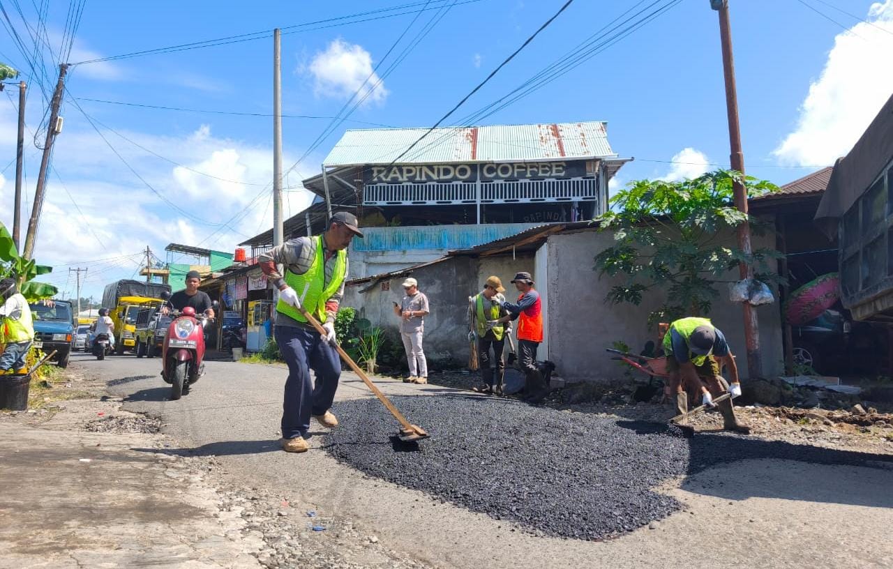 Dinas PUPR Kepahiang Perbaiki 8 Titik Jalan Rusak Dalam Kota