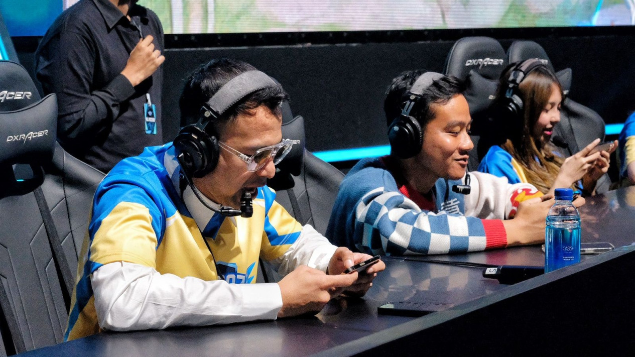 VIRAL! Sebulan Jelang Pencoblosan, Cawapres Gibran Raka Buming Raka Masih Fun Match Mobile Legend Bareng Artis