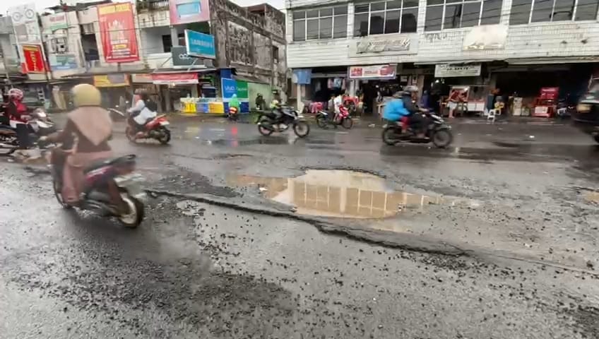 Rusak Akibat Truk Batu Bara, Dewan Provinsi Dorong Jalan Nasional di Kepahiang Segera Diperbaiki