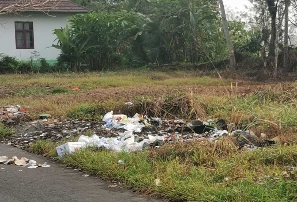 Tumpukan Sampah di Komplek Perkantoran, DLH Sebut Gegara Kebiasaan Buruk Masyarakat!