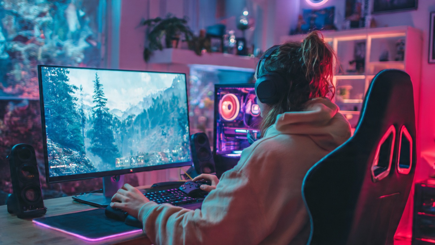 Mengapa Seseorang Betah Main Game Setiap Hari? Ini Alasan yang Sering Terjadi