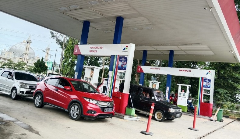 Antrian BBM di Salah Satu SPBU Kepahiang Mengular, Petugas Klaim Suplai Aman?