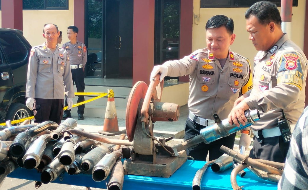 2 Unit Motor Bodong dan Puluhan Knalpot Brong Diamakan!