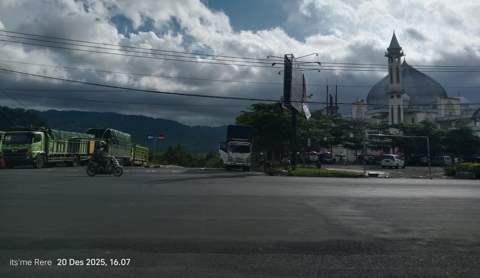 Lakalantas Simpang 4 Depan Masjid Agung Makan Korban, Warga Desak Dishub Pasang Rambu-rambu Lalin!