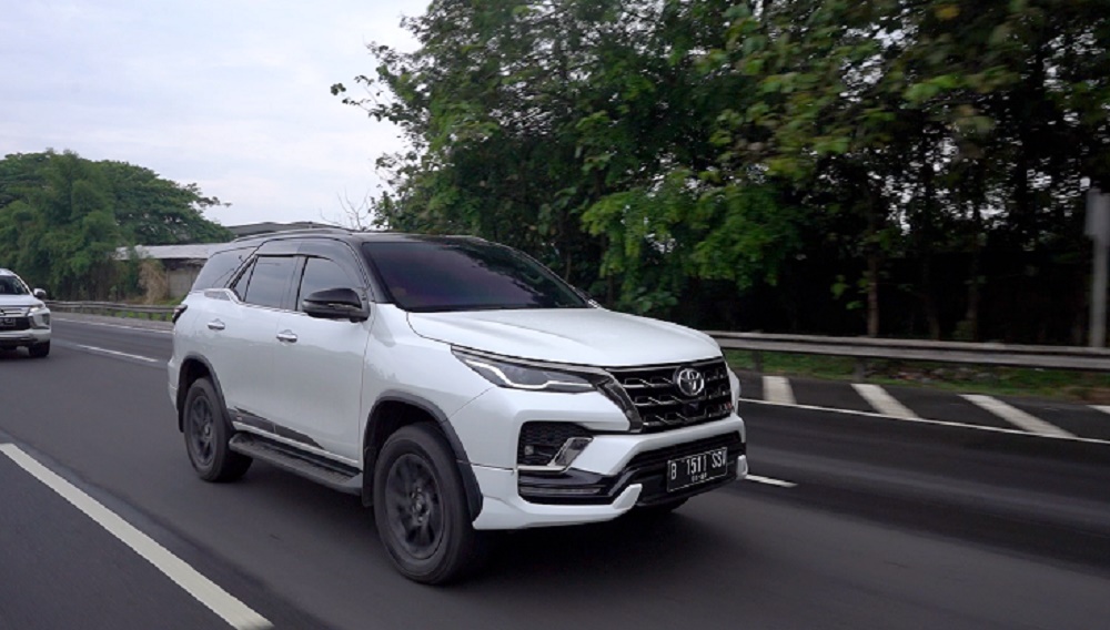 Toyota Fortuner GR Sport, Mobil Tangguh Karakter Arogan Bermesin 2.755 cc