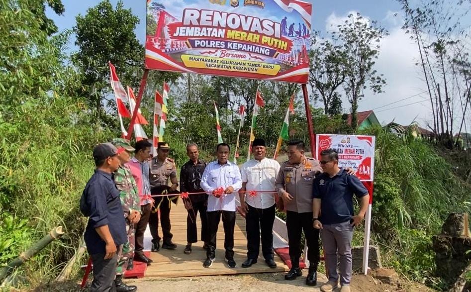 Jembatan Bambu Kini Jadi Jembatan Merah-Putih, Kapolres Kepahiang Wujudkan Impian Warga Tangsi Baru