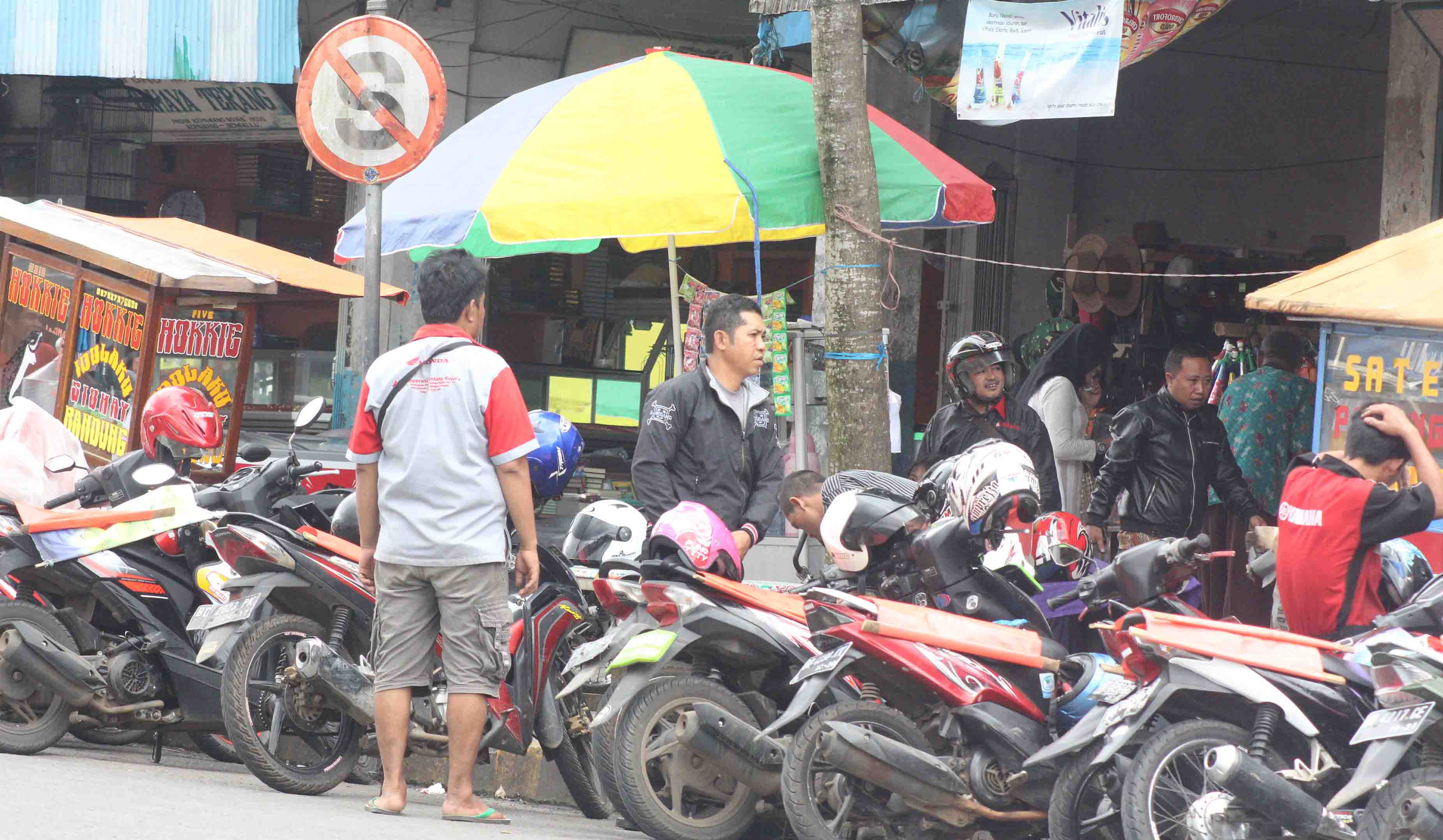 LAPORKAN,,! Parkir Tanpa Karcis Itu Pungli