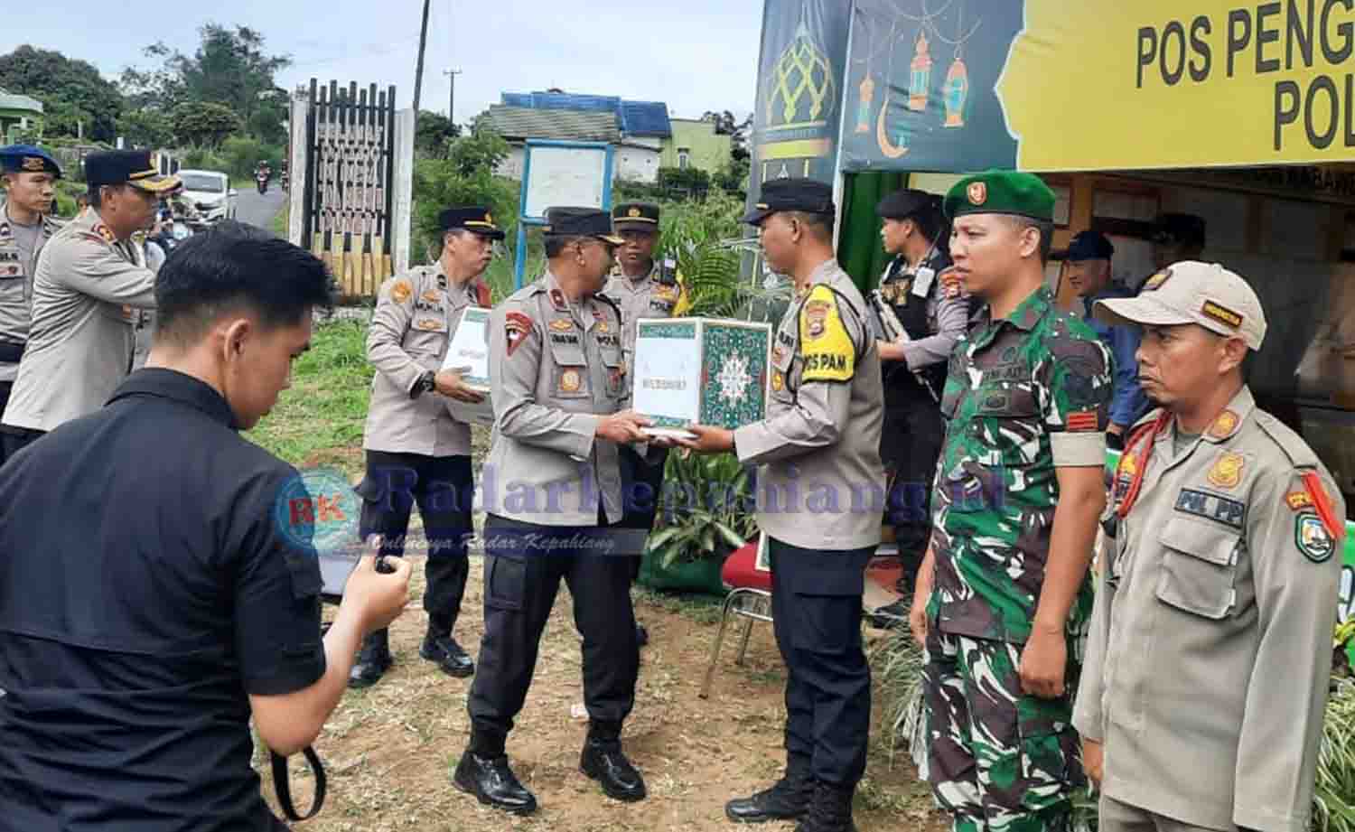 Sedang Bertugas, Personel Posyan dan Pospam Operasi Ketupat Nala Diberi 'Ganjaran' Oleh Waka Polda Bengkulu!