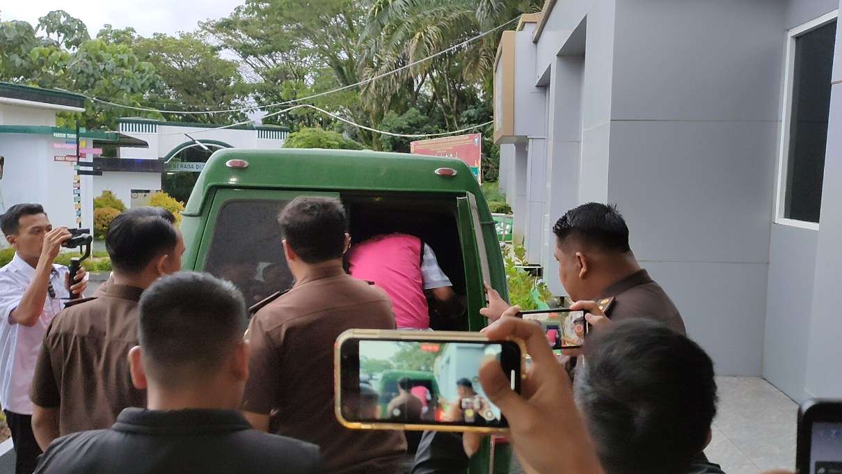 BREAKING NEWS: Kades Air Pesi Resmi Tersangka Kasus Korupsi Dana Desa