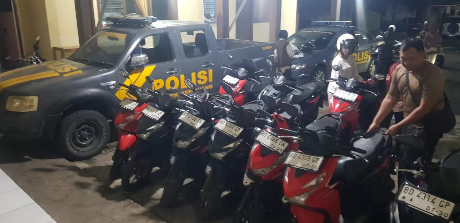 Warga Kepahiang Ramai-ramai Jadikan Kantor Polisi Tempat Penitipan Kendaraan