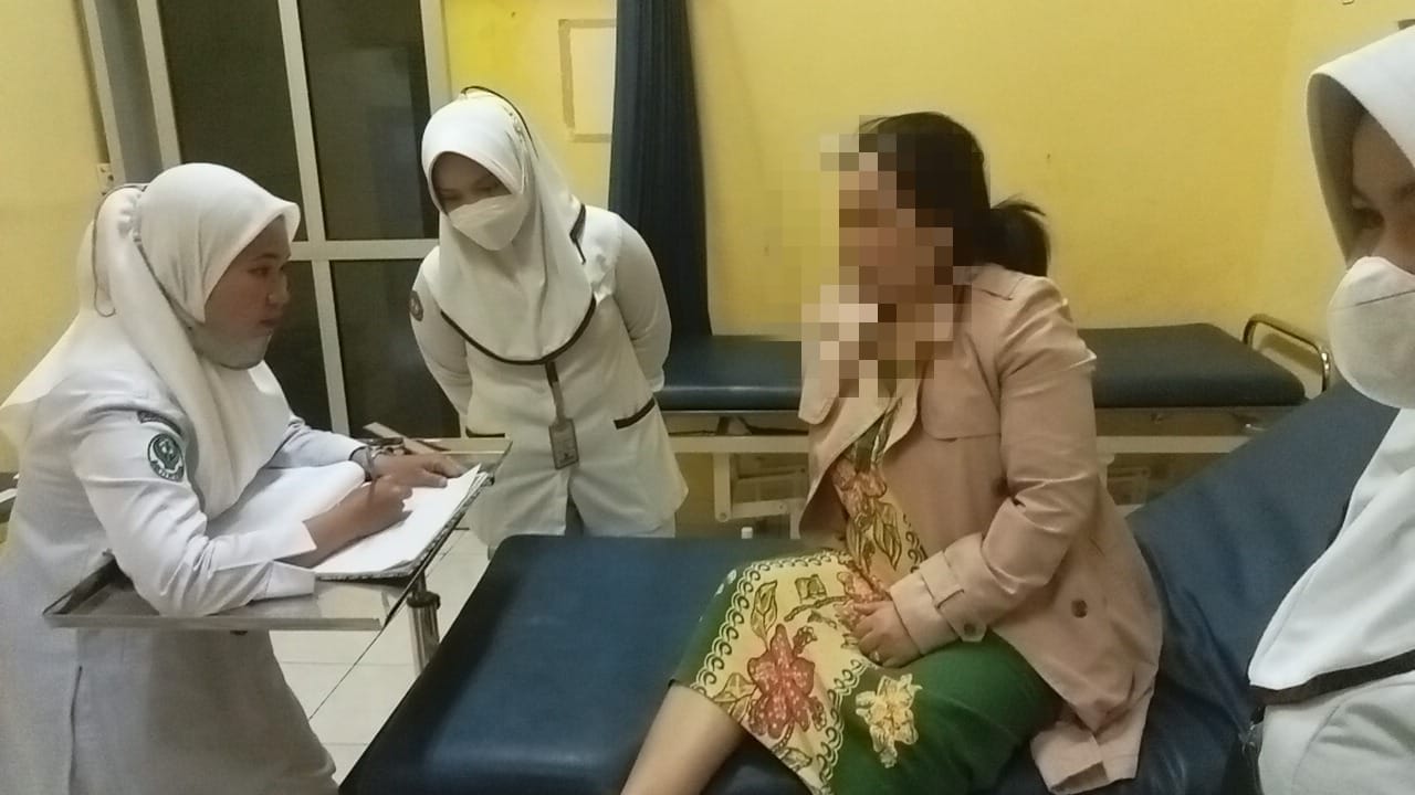 Sedang Hamil, Istri Sah Diduga Dianiaya Pelakor!