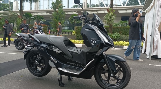 Resmi Diluncurkan Hari Ini, Cek Sekarang Spesifikasi Motor Listrik Alva Cervo 