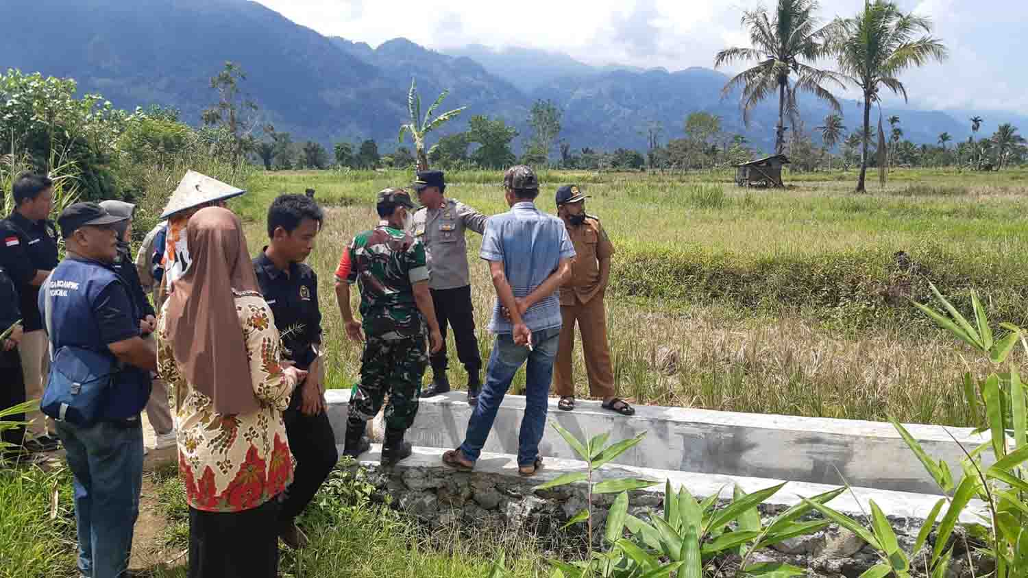 Camat LU Monev DD Lokasari dan Tunggang