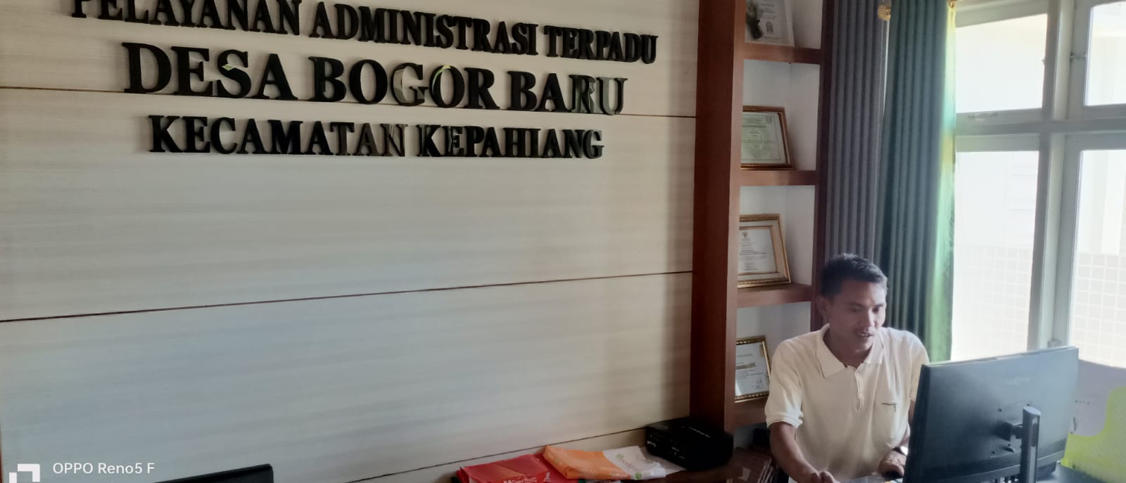 Hari Libur, Kantor Desa Bogor Baru Tetap Buka Layani Masyarakat