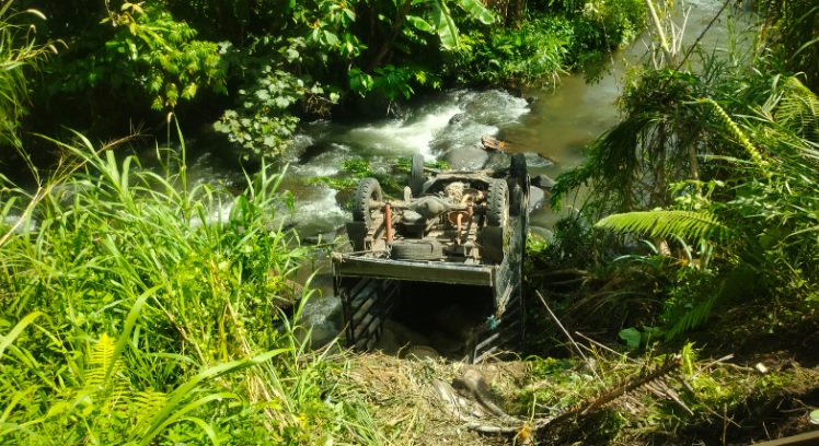 Menghindari Lubang, Suzuki Mega Carry Masuk Jurang di Kepahiang!