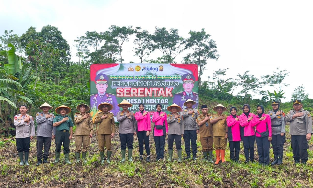 Tanam Jagung Serentak, Kapolres Kepahiang Targetkan 14 Ton/Hektare