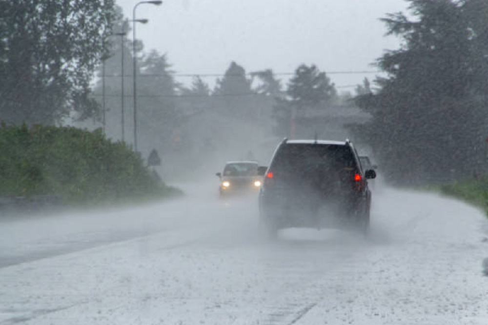 5 Masalah Mobil yang Perlu Diketahui Ketika Berkendara Saat Cuaca Ekstrem