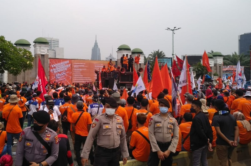 Ribuan Buruh Gelar Aksi Demo Tolak Perppu Omnibus Law Cipta Kerja, 1.623 Petugas Keamanan Diturunkan!