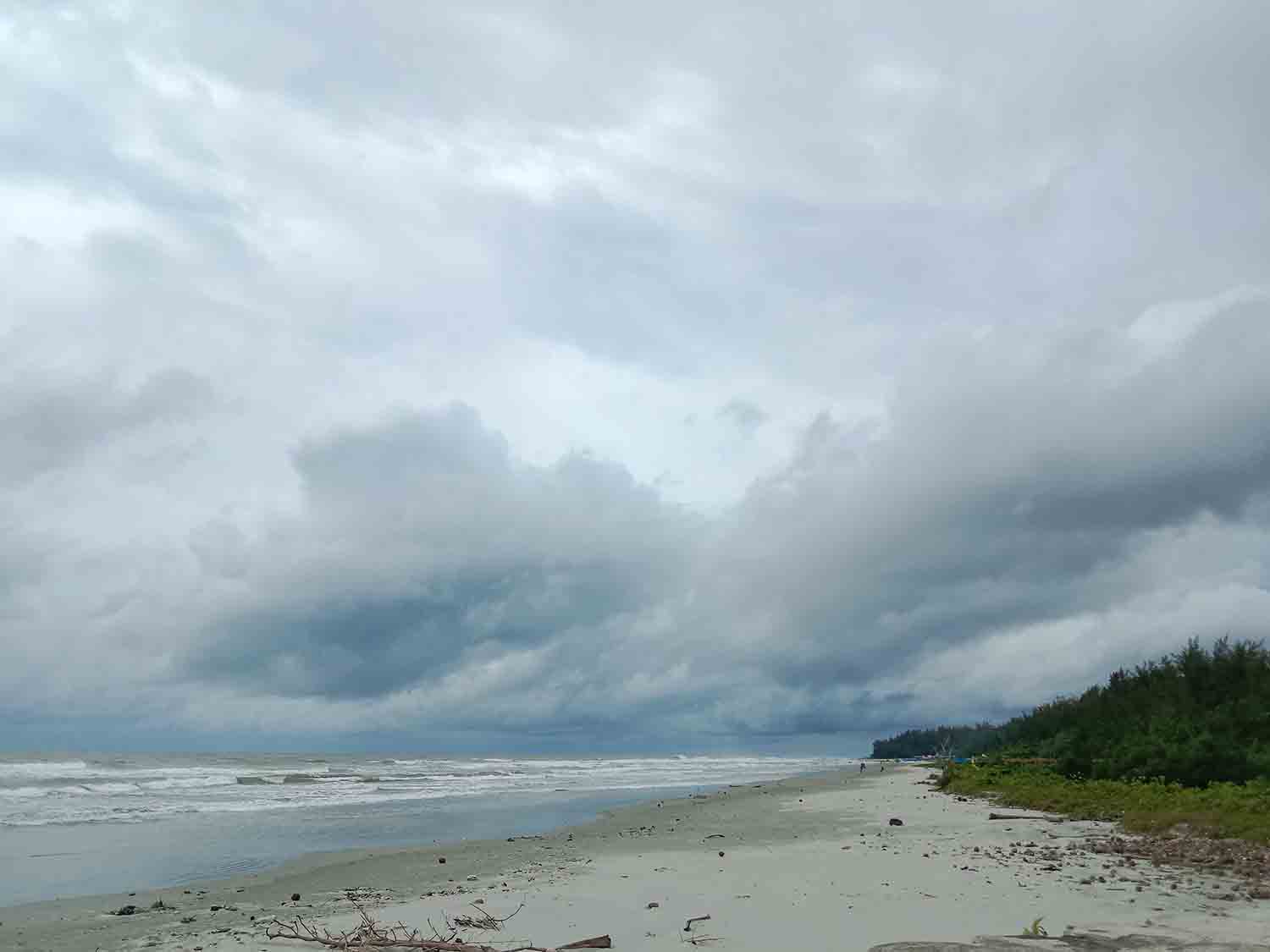 Masyarakat Diimbau tidak Beraktivitas di Kawasan Pantai