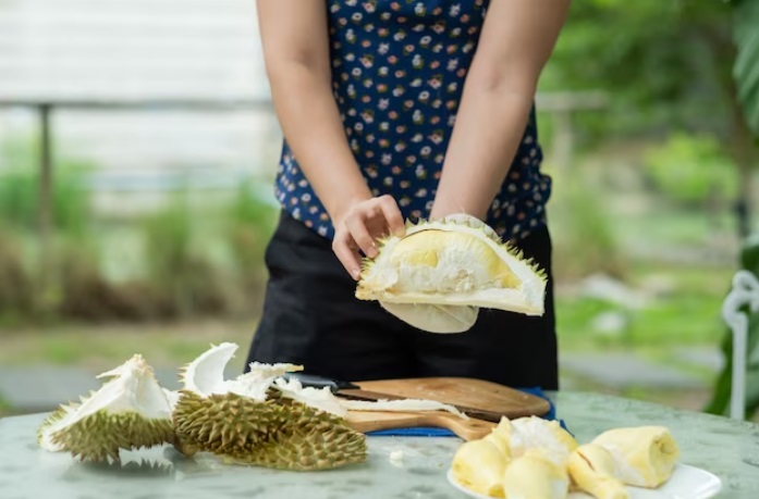CEK FAKTA: Benarkah Makan Durian Bisa Menyebabkan Rasa Kenyangan Lebih Lama?