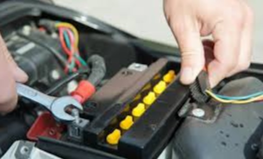 Tak Perlu Beli Baru, Ini Cara Ampuh Memperbaiki Aki Motor Soak