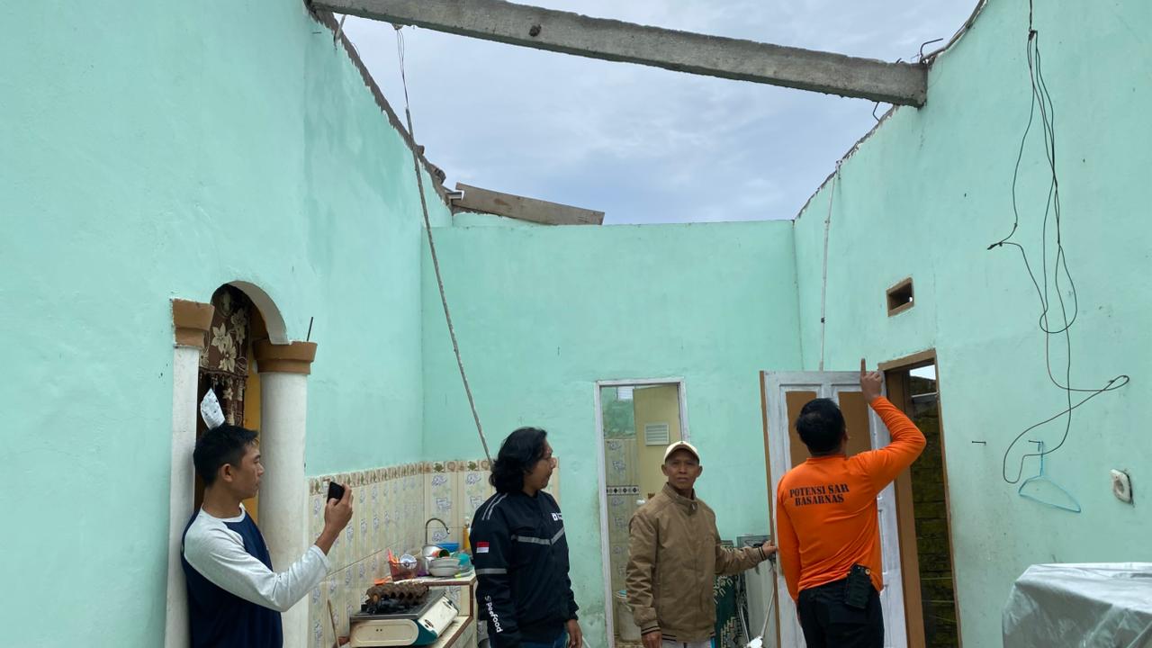 Dihantam Badai, RSUD dan Sejumlah Rumah Warga Kepahiang Rusak Berat