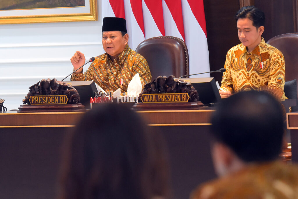 Program Makanan Bergizi Pasti Terealisasi, Prabowo Sampai Pertaruhkan Jabatan di Hadapan Menteri!