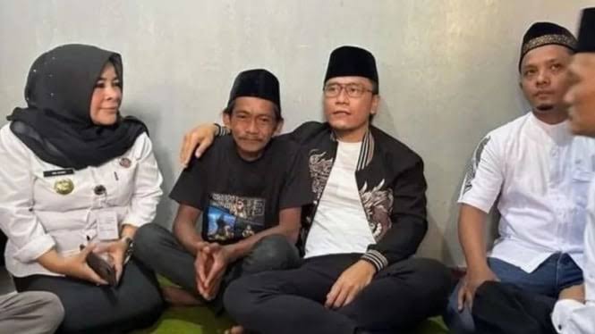 Usai Dihujani Kritikan, Gus Miftah Umrohkan Pedagang Es Teh Viral Bersama Keluarga