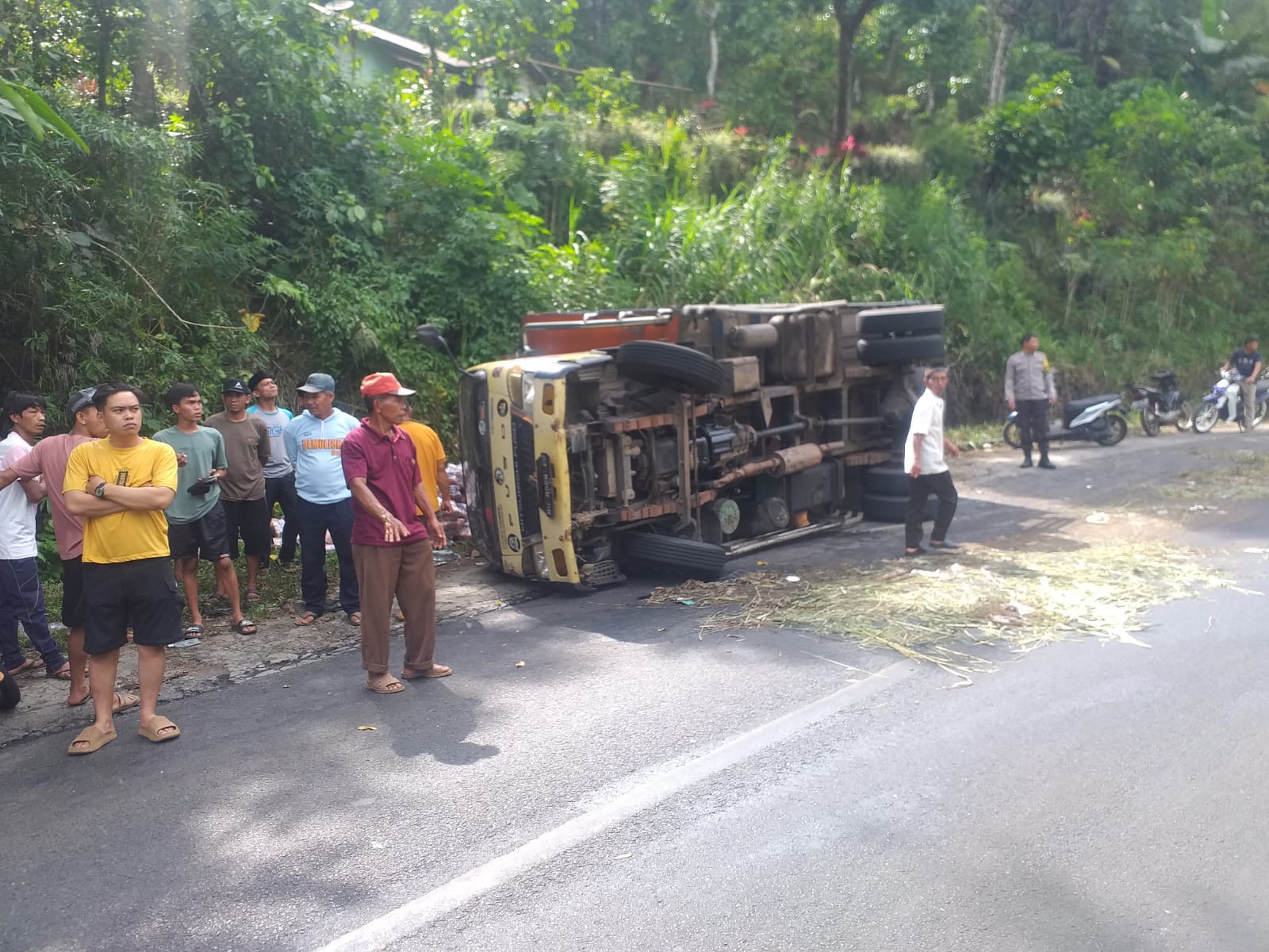 Rem Blong, Fuso Kuning Berakhir Melintang di Daspetah