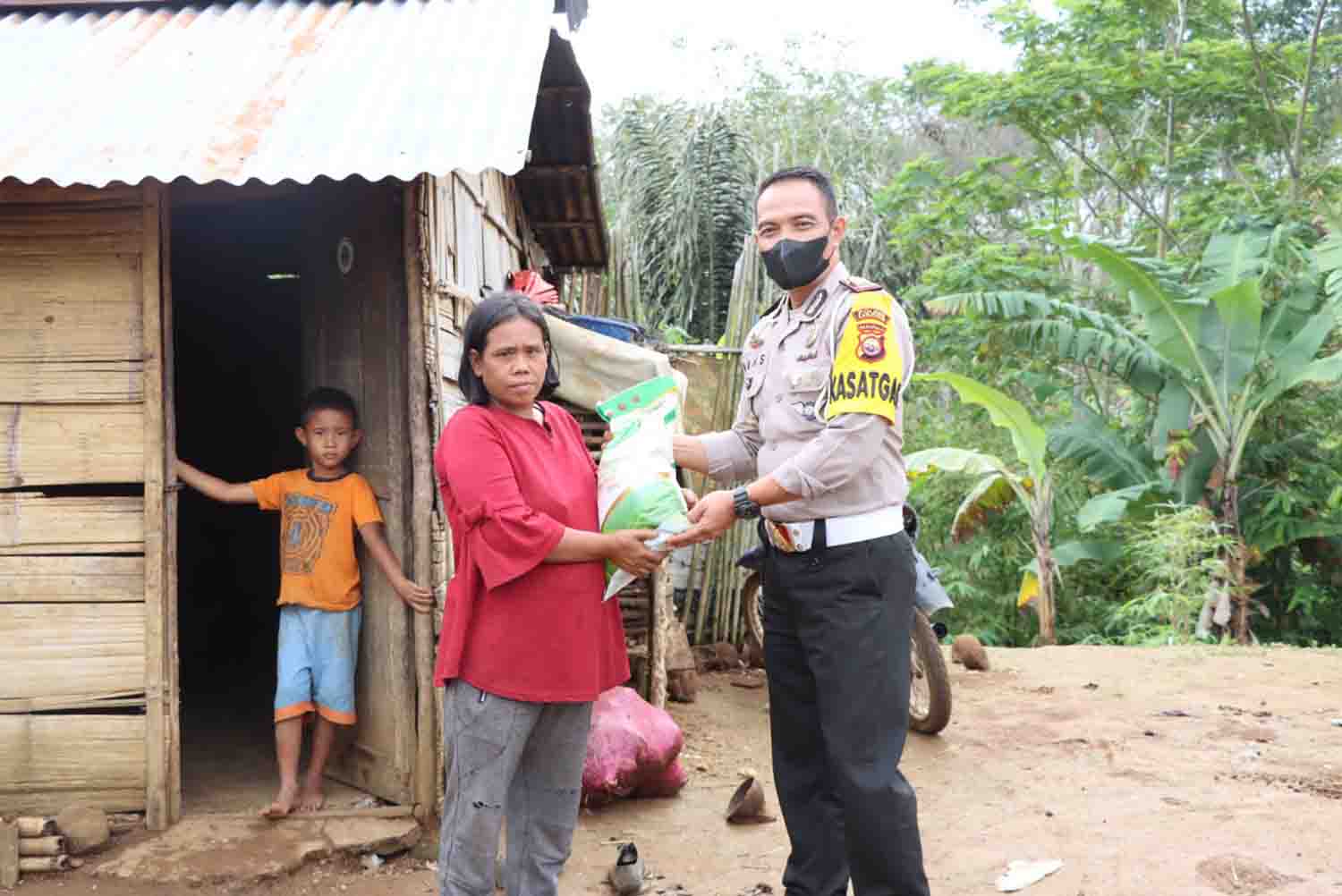 Polres Lebong Bagikan Bantuan Bahan Pokok