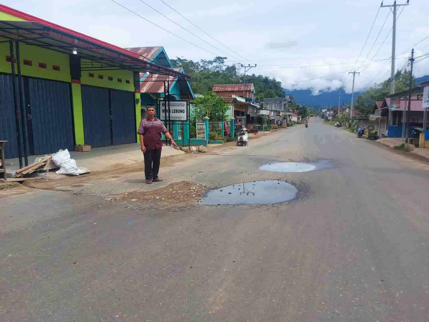 Harapkan Perbaikan Jalan Provinsi 