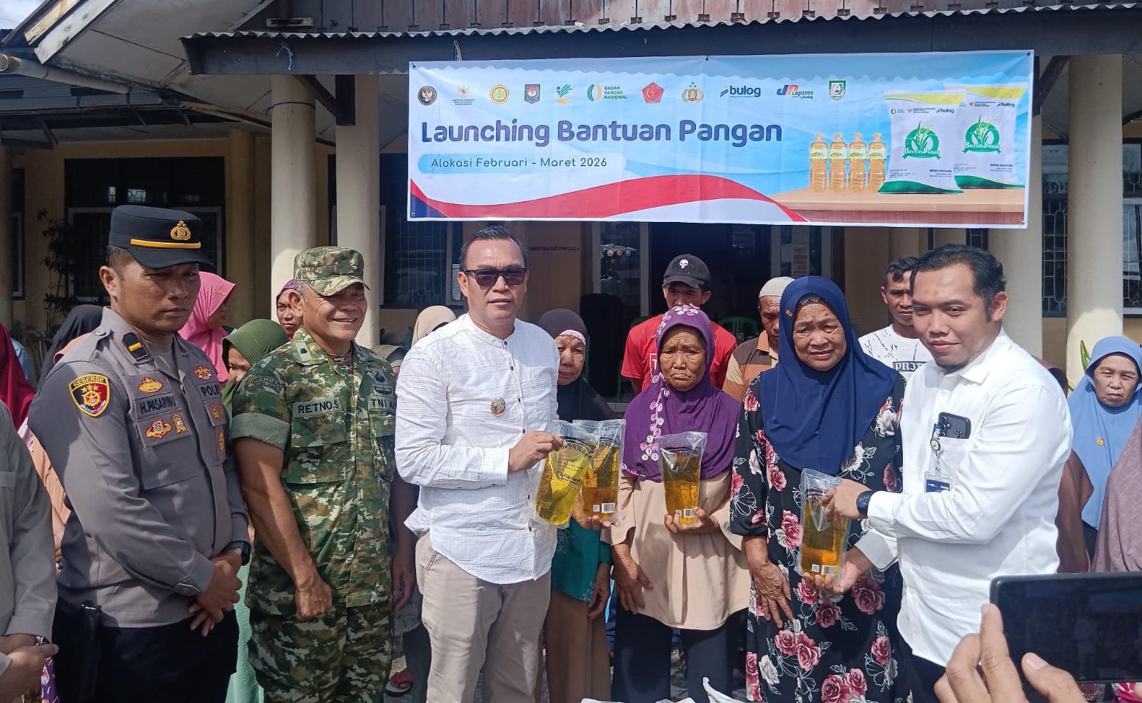 Bansos Beras dan Minyak Mulai Disalurkan, Bupati Kepahiang Serahkan Simbolis untuk KPM!