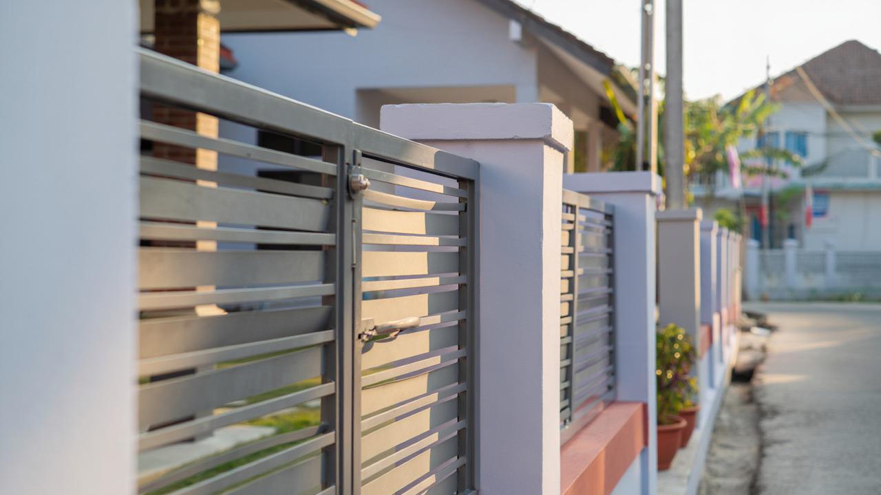 Inspirasi Elegan agar Tampilan Rumah Makin Ekslusif, Ini 5 Model Pagar Motif Garis Rapat