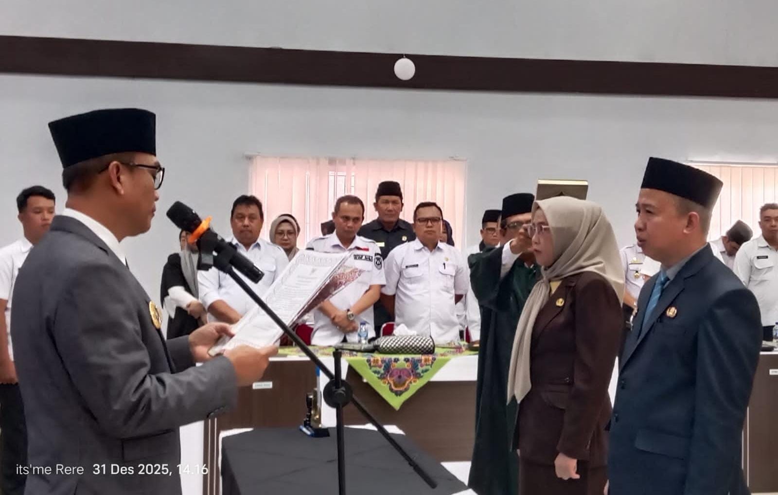 Bupati Kepahiang Lantik 2 Pejabat Eselon II, Ir. Nyayu Bergeser!