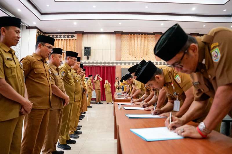 Pimpin Penandatanganan Anti Pungli, Herwan Antoni Minta ASN Dukung Program Bantu Rakyat