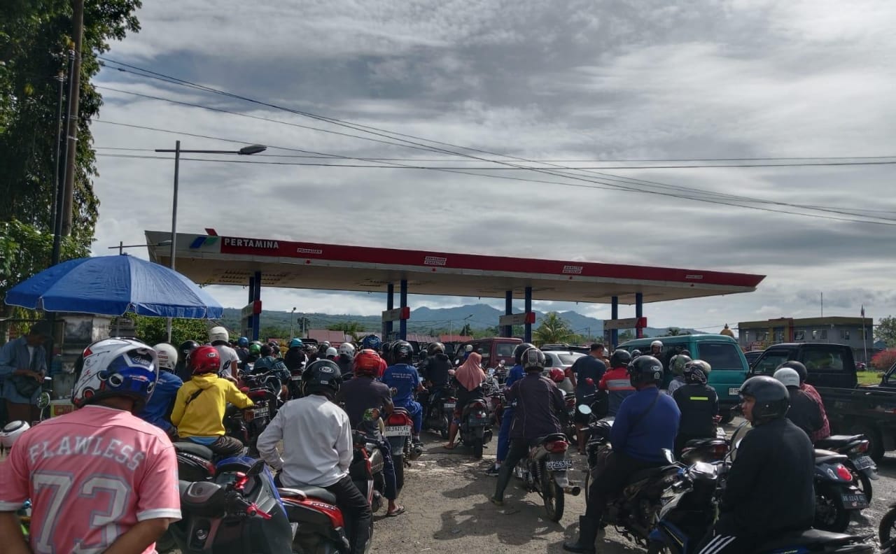 Antrean Kendaraan Masih Panjang, SPBU di Kepahiang Lakukan Pembatasan Pembelian BBM