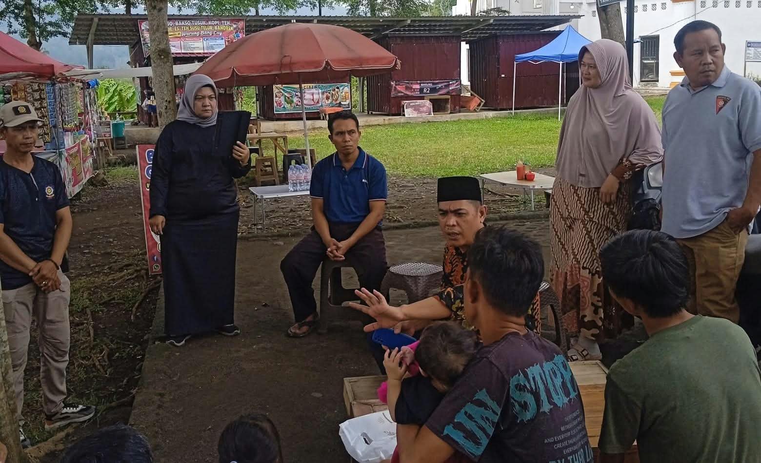Satpol PPPBK Kepahiang Ingatkan Pedagang di Seputaran Masjid Agung!