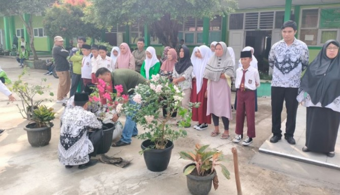 Program 'Hijau Madrasahku' Libatkan Orang Tua Siswa MTsN 2 Kepahiang