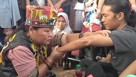 Masyarakat Bengkulu Harus Tau, Pengobatan Tradisional Ida Dayak yang Viral Ternyata Ada Tarifnya