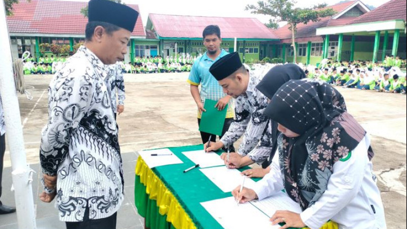 Cegah Korupsi di Lingkungan Sekolah, MTsN 2 Kepahiang Teken Fakta Integritas