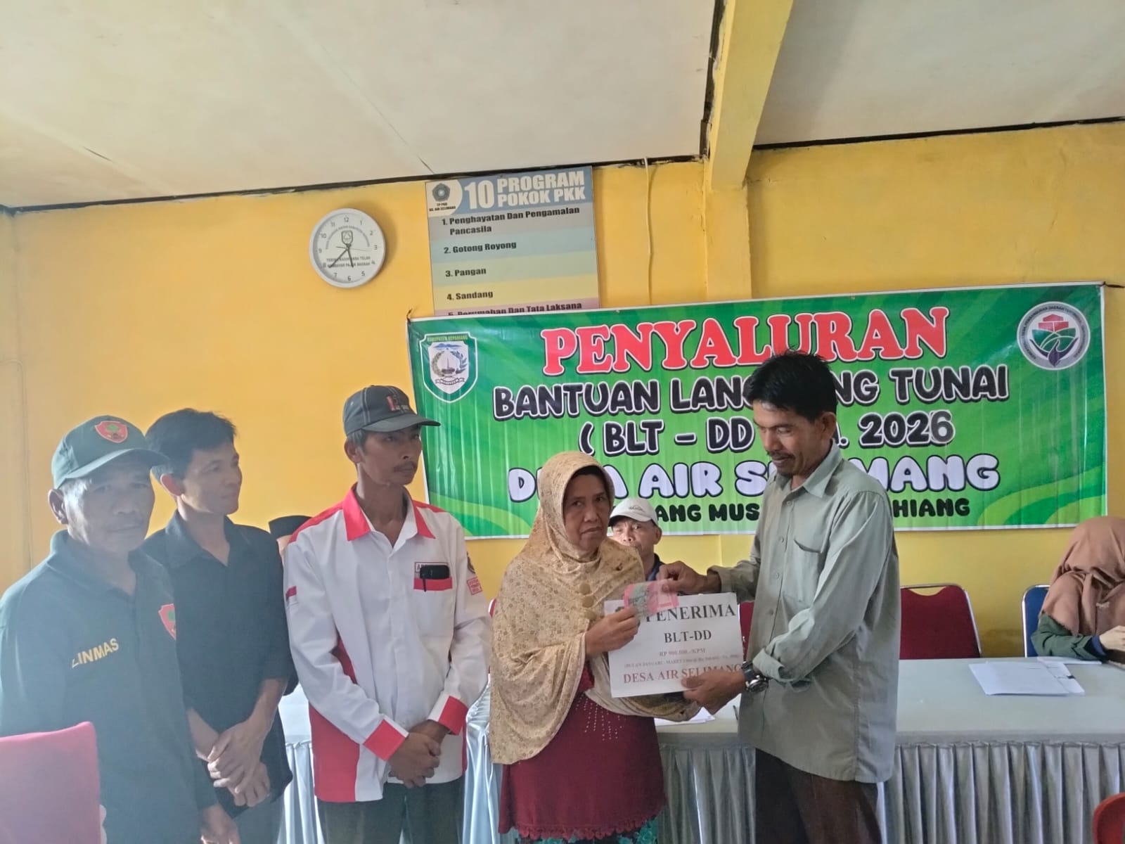 Pemdes Air Selimang Salurkan BLT-DD TA 2026 Kepada 6 KPM 