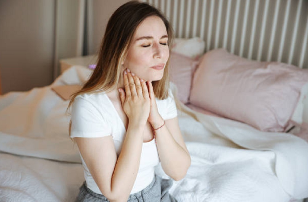 7 Tips Mengatasi Tenggorokan Sakit Saat Bangun Tidur Secara Alami