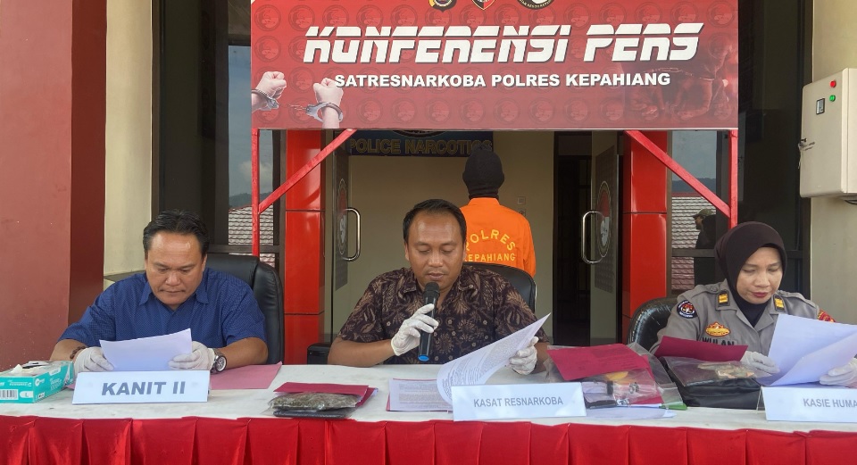 Ditangkap Polisi, Tersangka Kasus Ganja Asal Permu 2 Kali Berupaya Bacok Petugas Menggunakan Senjata Tajam