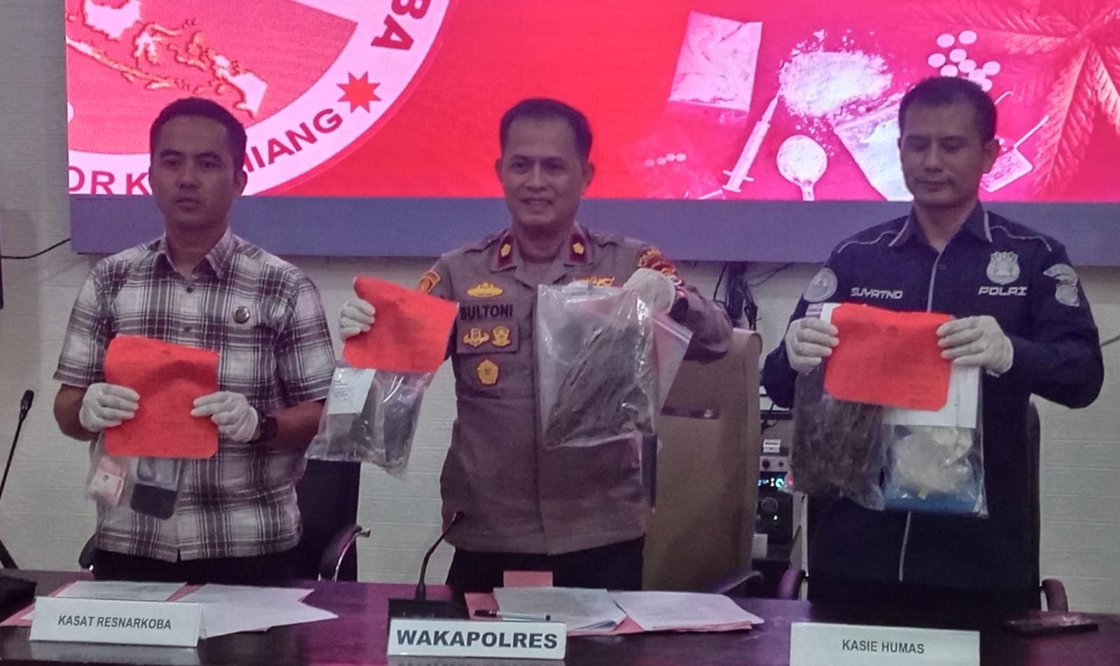 Pengedar Sabu dan Ganja,  5 Tersangka Diamankan 1 Berstatus Residivis