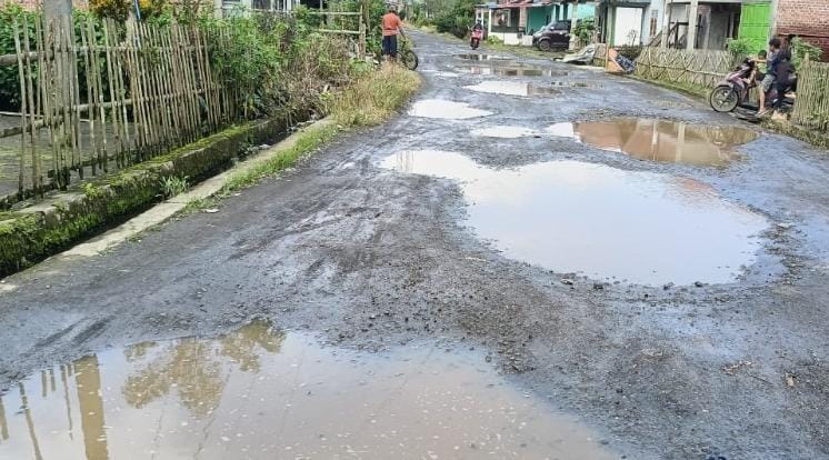 Sempat Diprotes! Jalan Desa Warung Pojok Diprioritaskan Pembangunannya Tahun Depan
