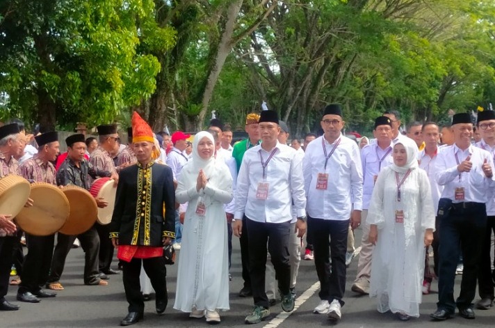 MERINDING! Proses Pendaftaran Pasangan Nata-Hafizh di KPU Kepahiang Dipadati Ribuan Massa