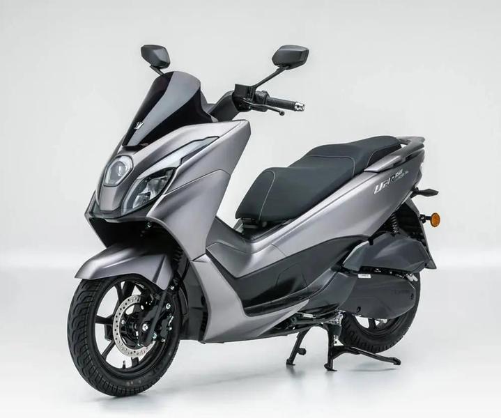 Benarkah Skutik Bongsor Suzuki Bakal Jadi 'Pembunuh' Nmax-PCX?  