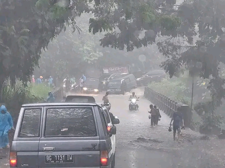 Hari Lebaran, Kepahiang Kembali Dirundung Bencana Banjir, Kendaraan Macet Panjang!
